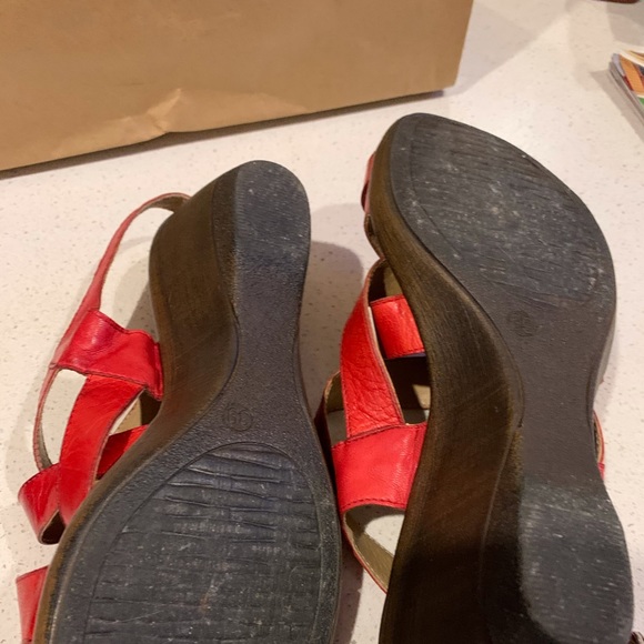 Soft leather red sandals - Picture 3 of 3